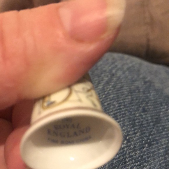 Set of 12 Porcelain Bone China Thimbles from Europe - Picture 13 of 13